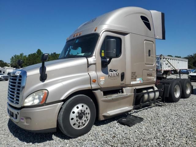2014 Freightliner Cascadia Semi Truck