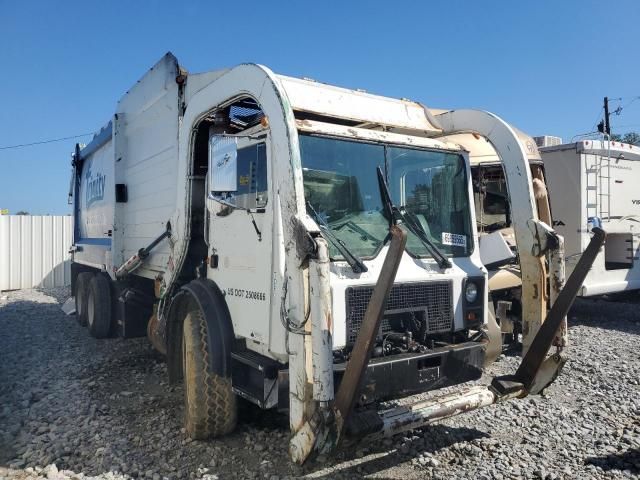 2007 Mack MR600 Refuse Truck
