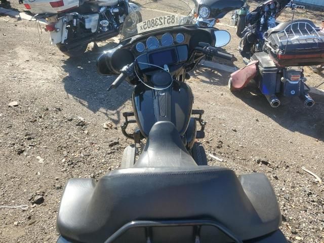 2021 Harley-Davidson Flhx