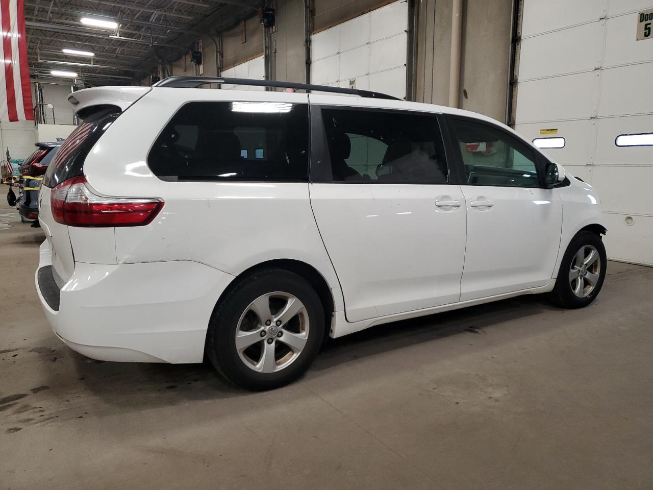 2017 Toyota Sienna le