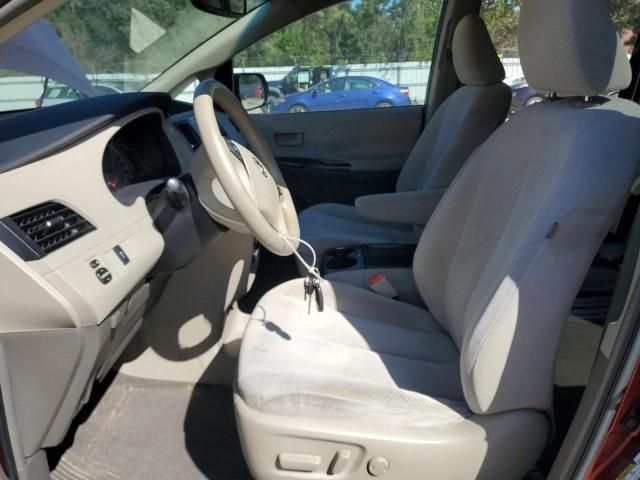 2011 Toyota Sienna le