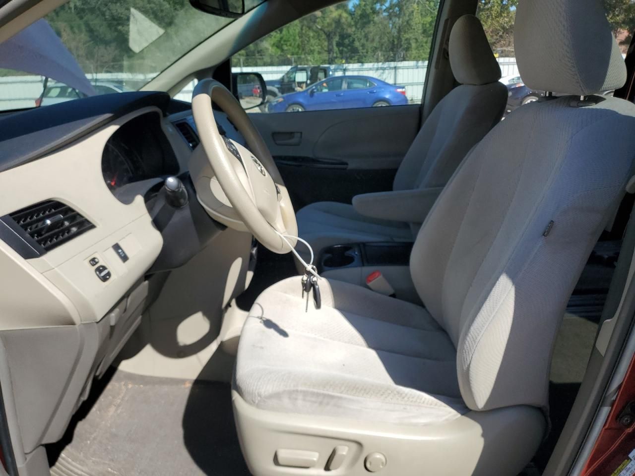 2011 Toyota Sienna le