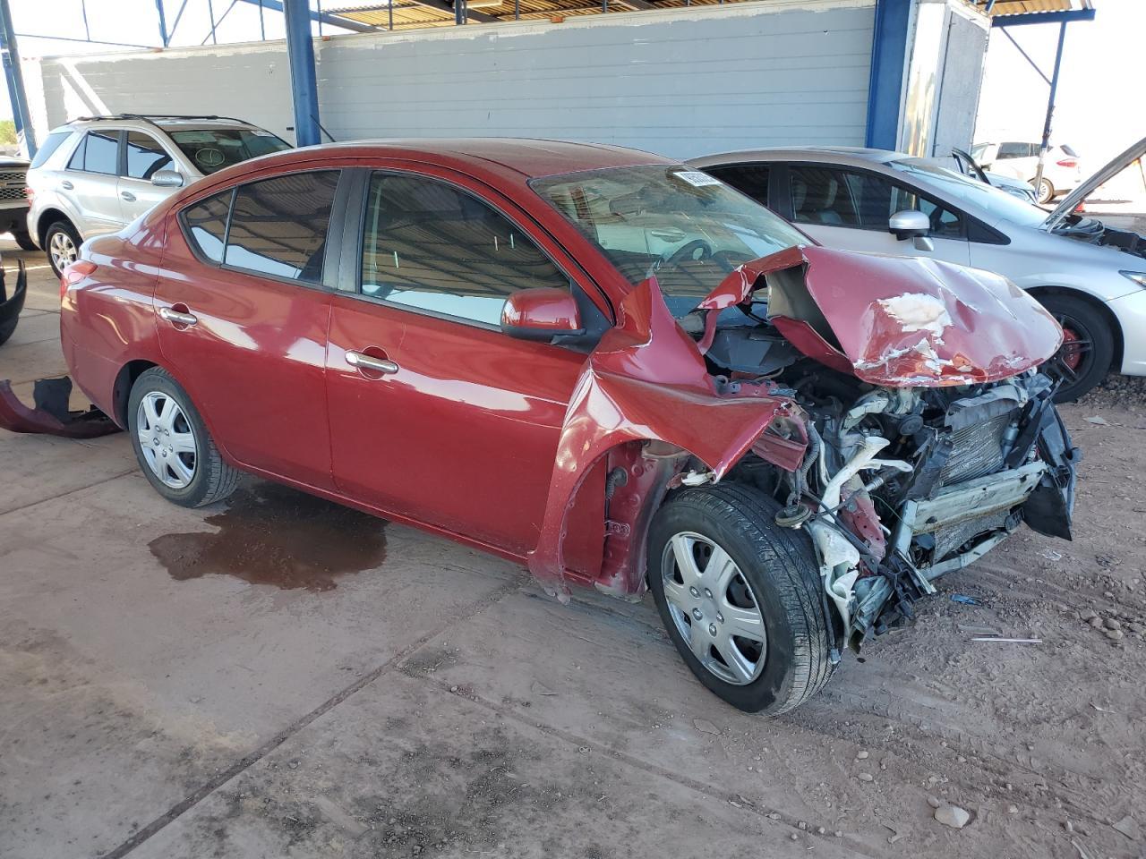 2012 Niss Versa 1.6 s