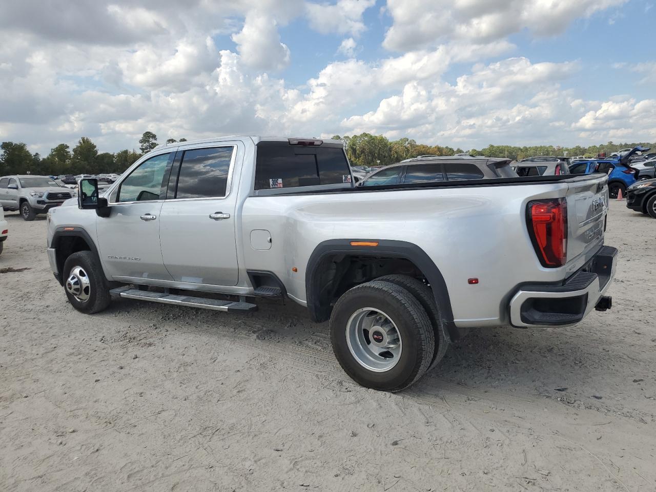 2023 GMC Sierra