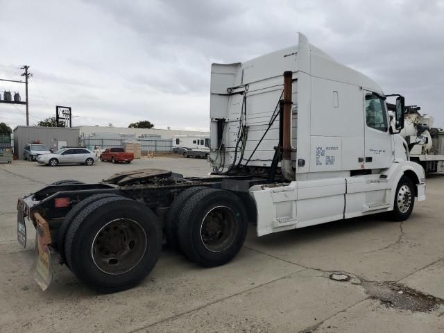 2010 Volvo VNL Semi Truck