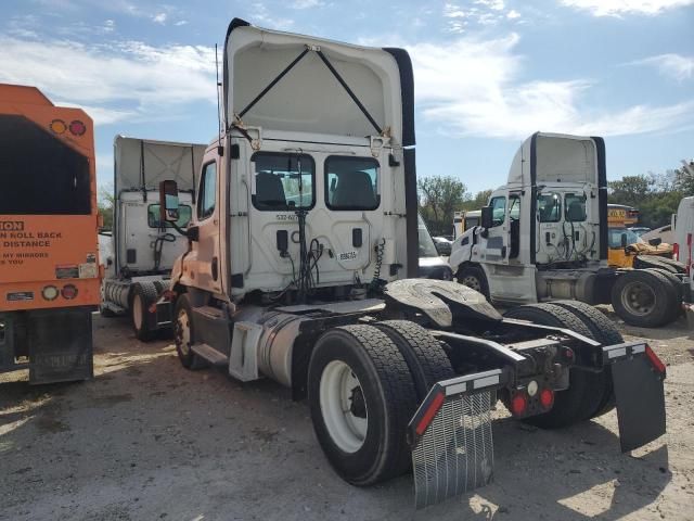 2017 Freightliner Cascadia 113 Semi Truck