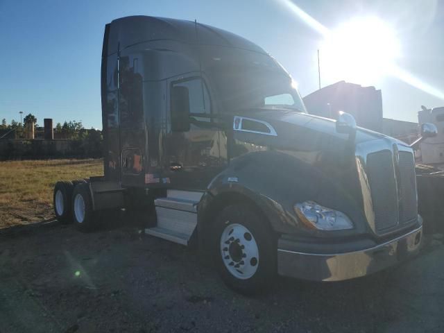 2020 Kenworth T680 Semi Truck
