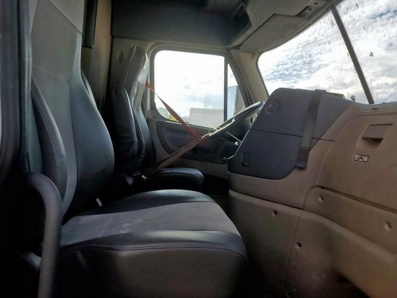 2018 Freightliner Cascadia 125 Semi Truck