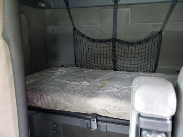 2014 Freightliner Cascadia Semi Truck