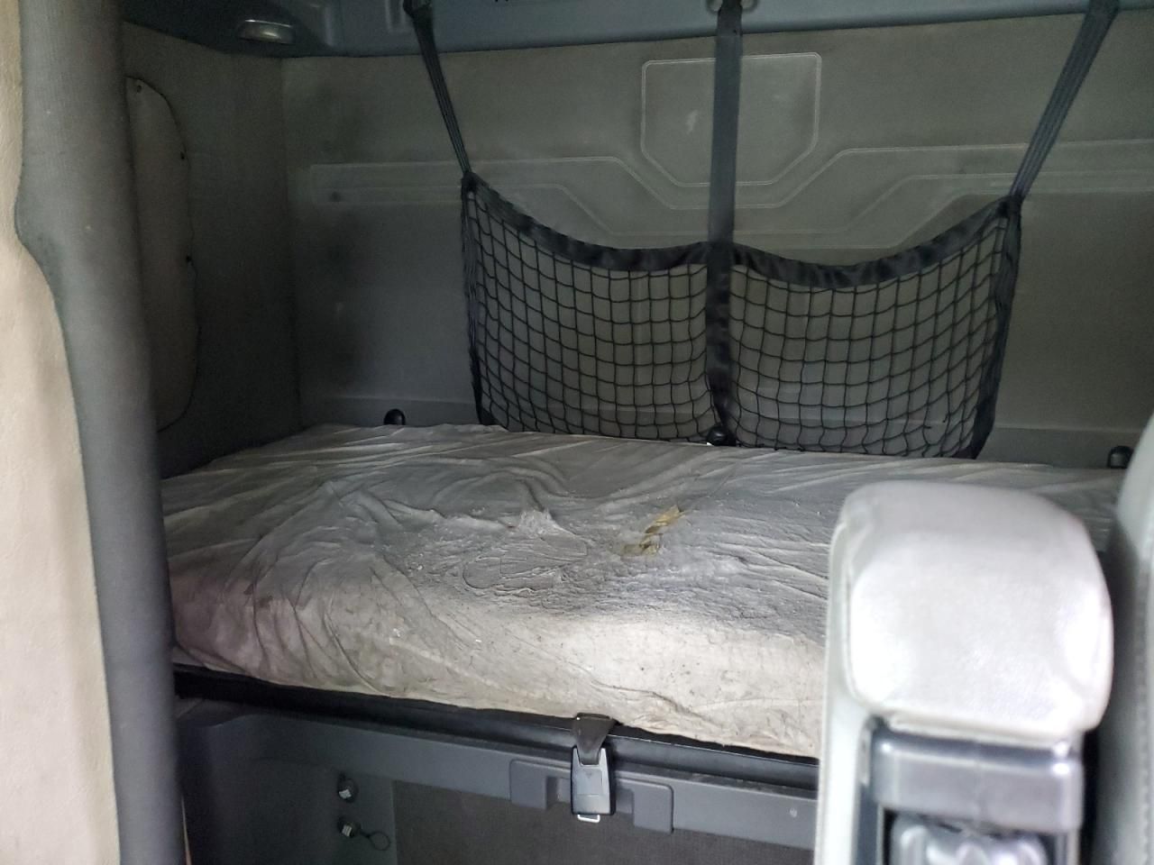 2014 Freightliner Cascadia Semi Truck