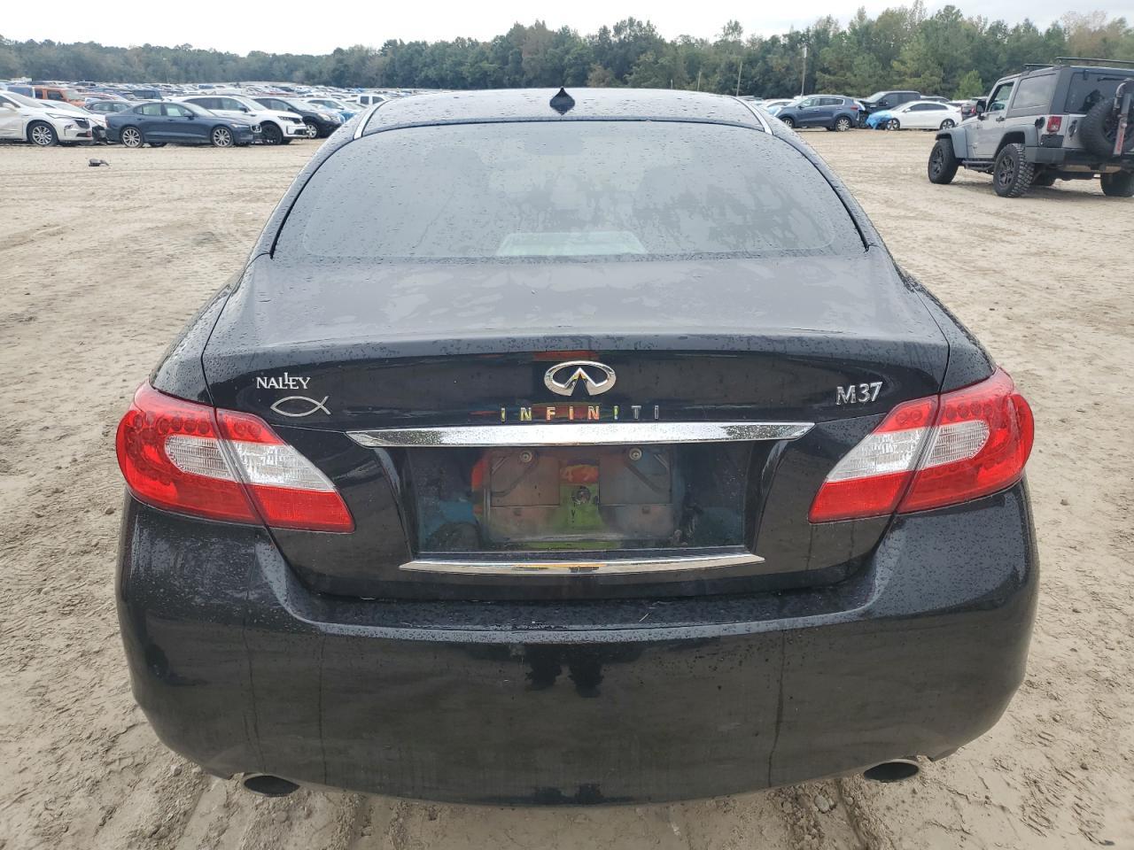 2011 Infiniti M37