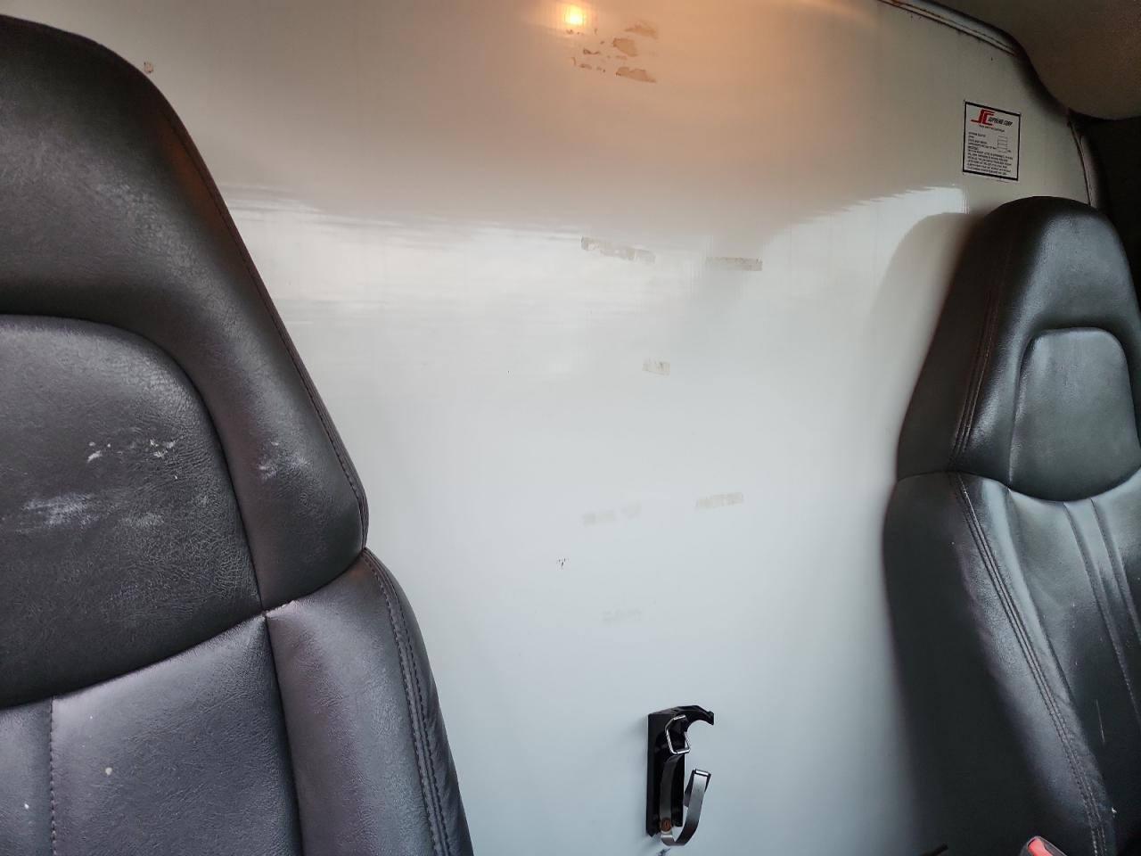 2009 Chevrolet Express BOX Truck