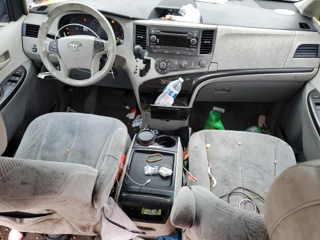 2011 Toyota Sienna le
