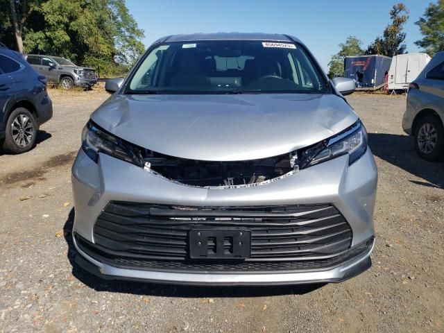 2023 Toyota Sienna LE