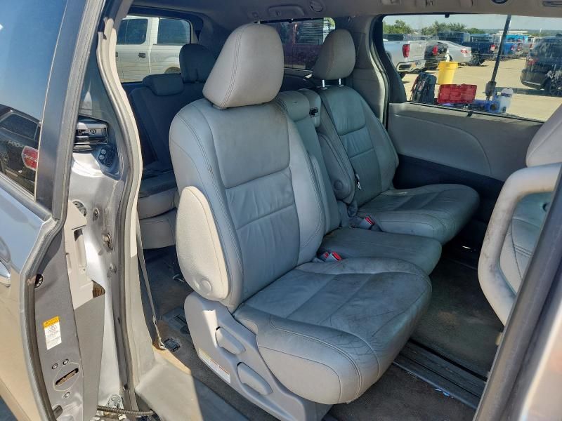 2018 Toyota Sienna XLE