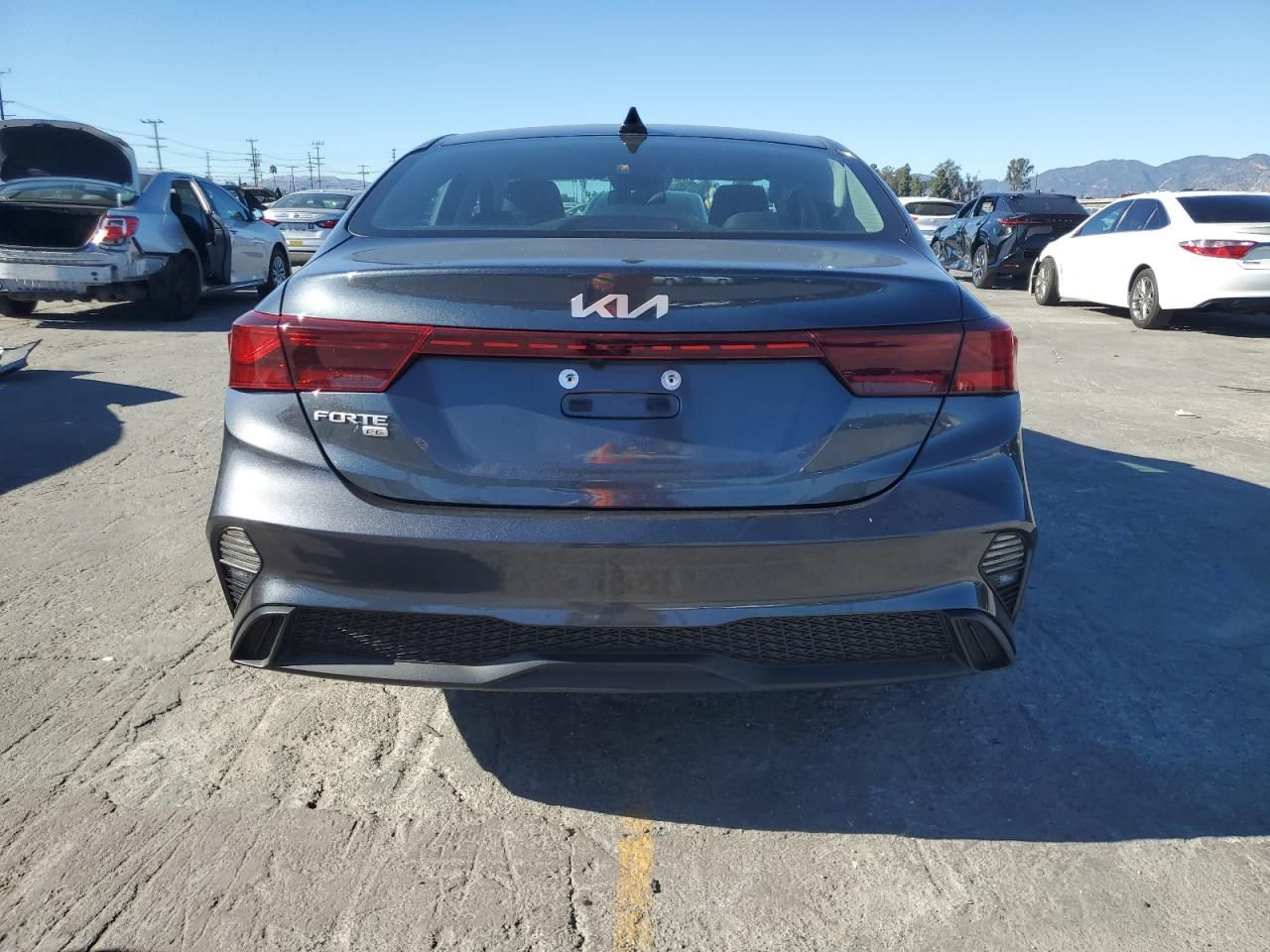 2023 KIA Forte lx