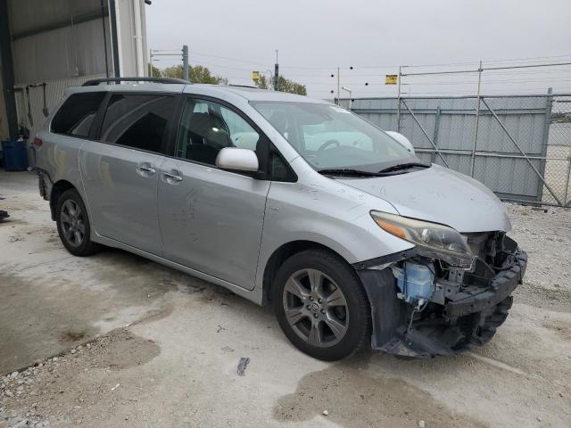 2019 Toyota Sienna se