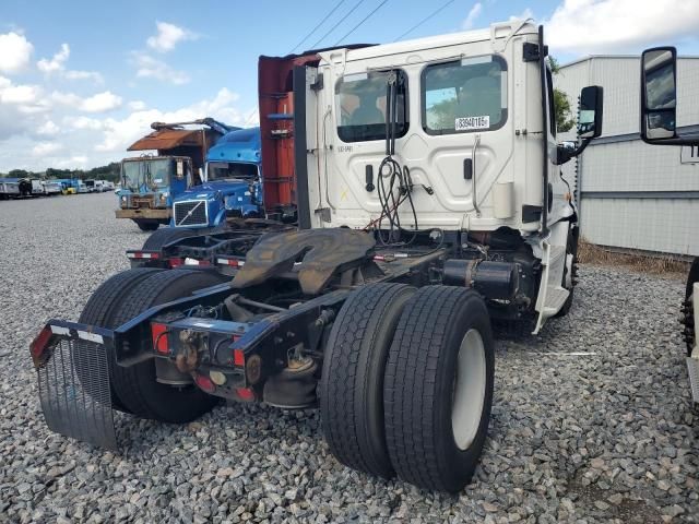 2016 Freightliner Cascadia 113 Semi Truck