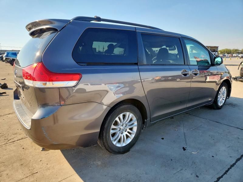 2014 Toyota Sienna XLE