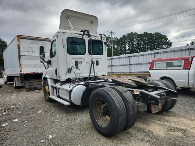2013 Freightliner Cascadia Semi Truck