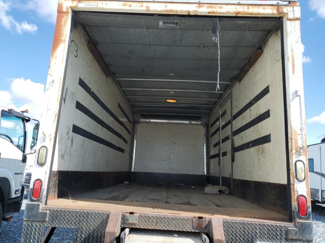 1999 International 4000 4700-BOX Truck