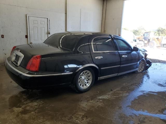 1999 Lincoln Town Car Signature