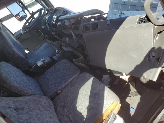 2005 Nissan UD2000 BOX Truck