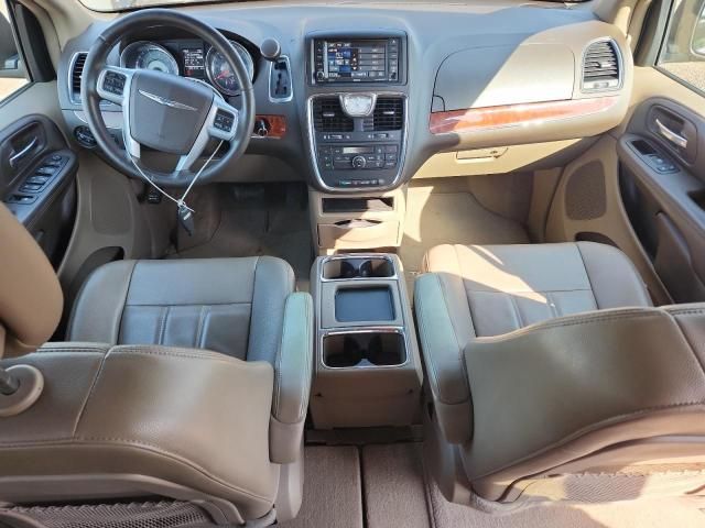 2013 Chrysler Town & Country Touring