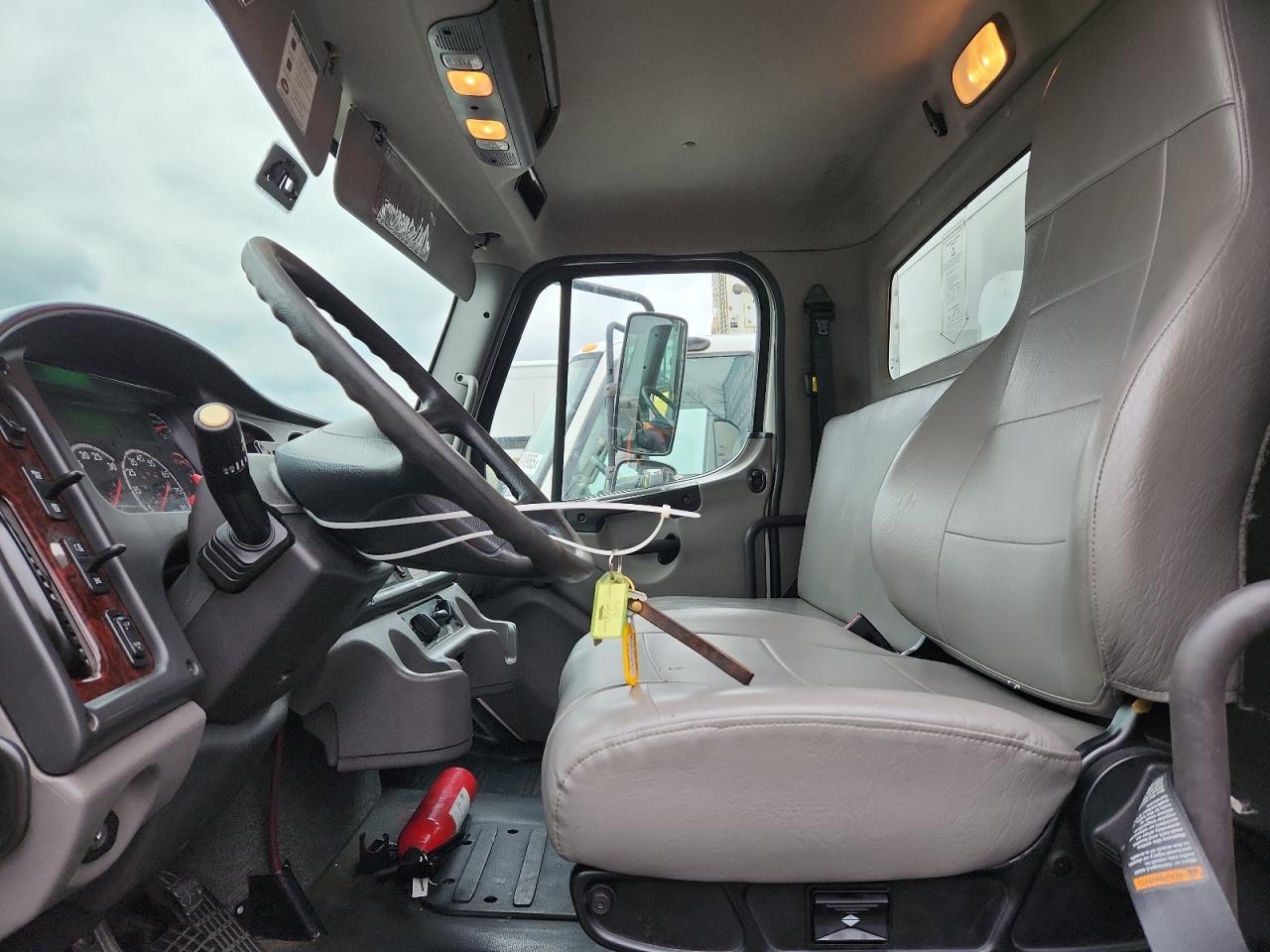 2019 Freigliner 2019 Freightliner Business Class M2 BOX Truck
