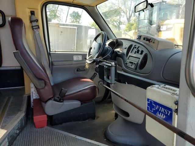 2000 Ford Econoline E450 Super Duty Cutaway van