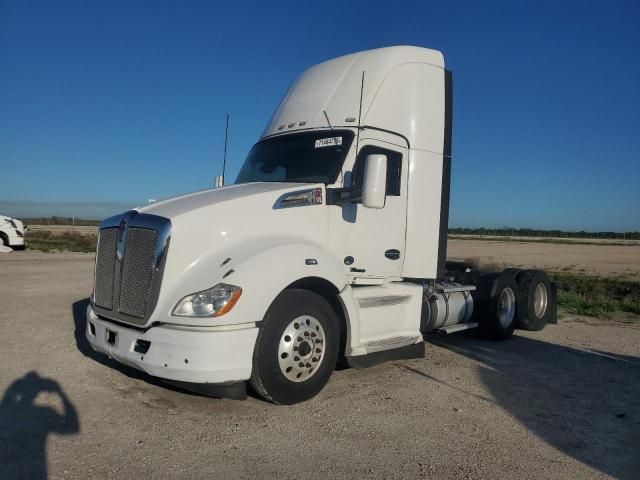 2019 Kenworth Construction T680