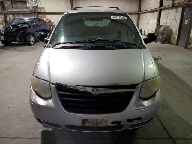 2005 Chrysler Town & Country lx
