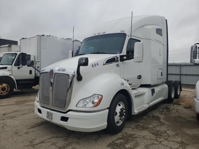 2022 Kenworth Construction T680