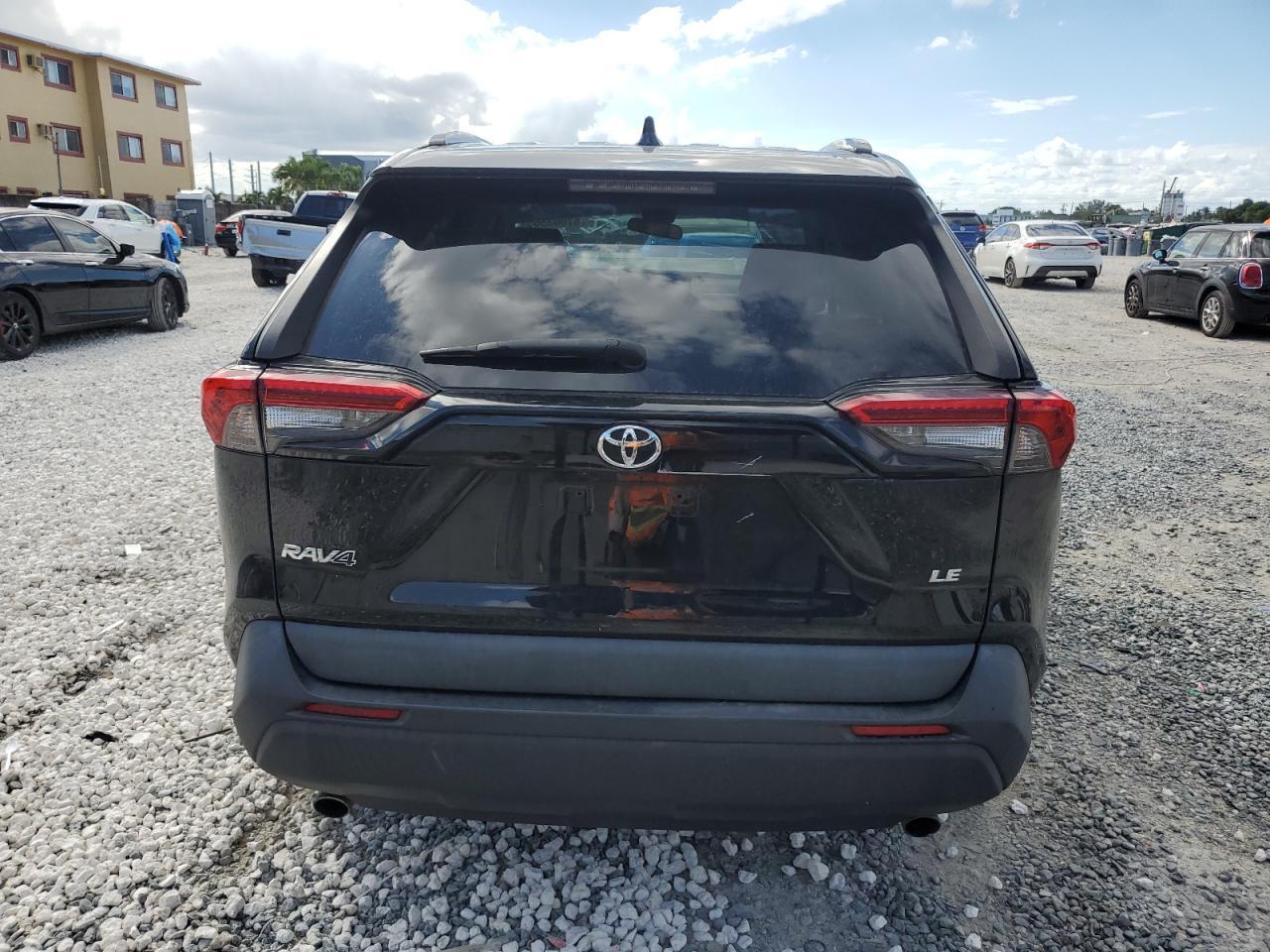 2021 Toyota Rav4 le