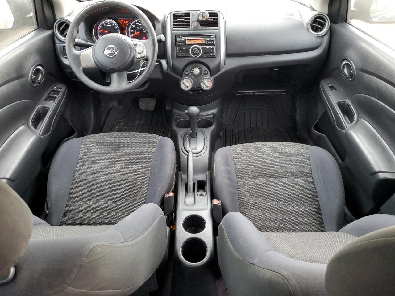 2012 Niss Versa s