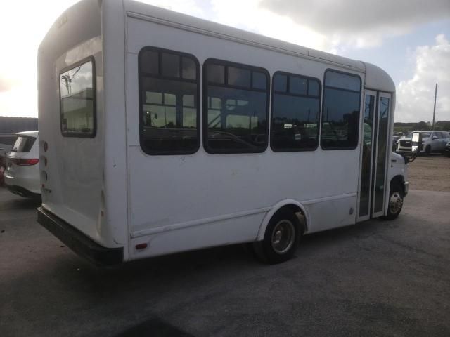 2013 Ford Econoline E350 Super Duty Cutaway Van