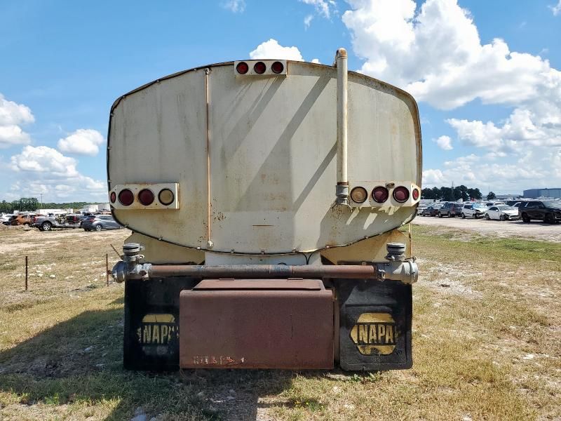 1995 Ford LA9000 Water Truck