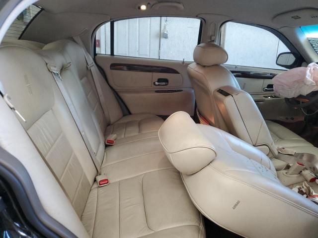 1999 Lincoln Town Car Signature