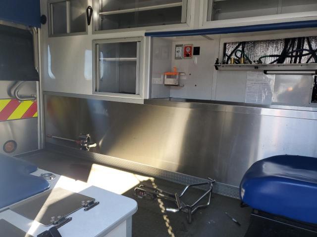 2016 Ford Econoline E450 Super Duty Cutaway Van