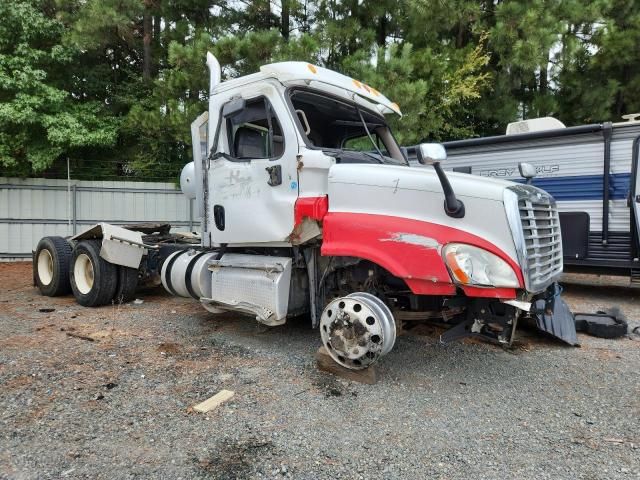2013 Freightliner Cascadia Semi Truck