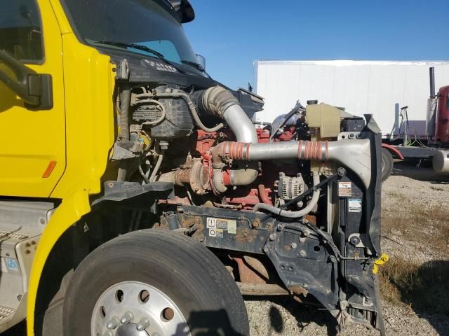 2015 Peterbilt 579 Semi Truck