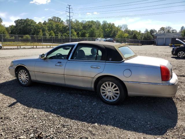 2003 Lincoln Town car Signature