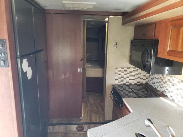 2016 Ford Econoline E450 Super Duty Cutaway Van