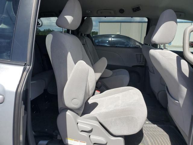 2016 Toyota Sienna LE