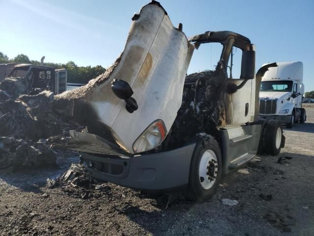 2015 Freightliner Cascadia Semi Truck