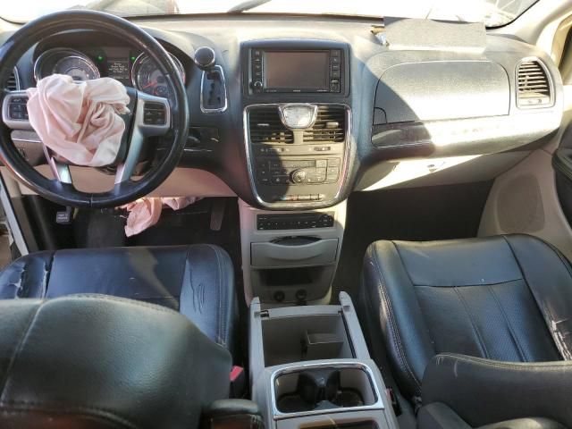 2011 Chrysler Town & Country Touring l