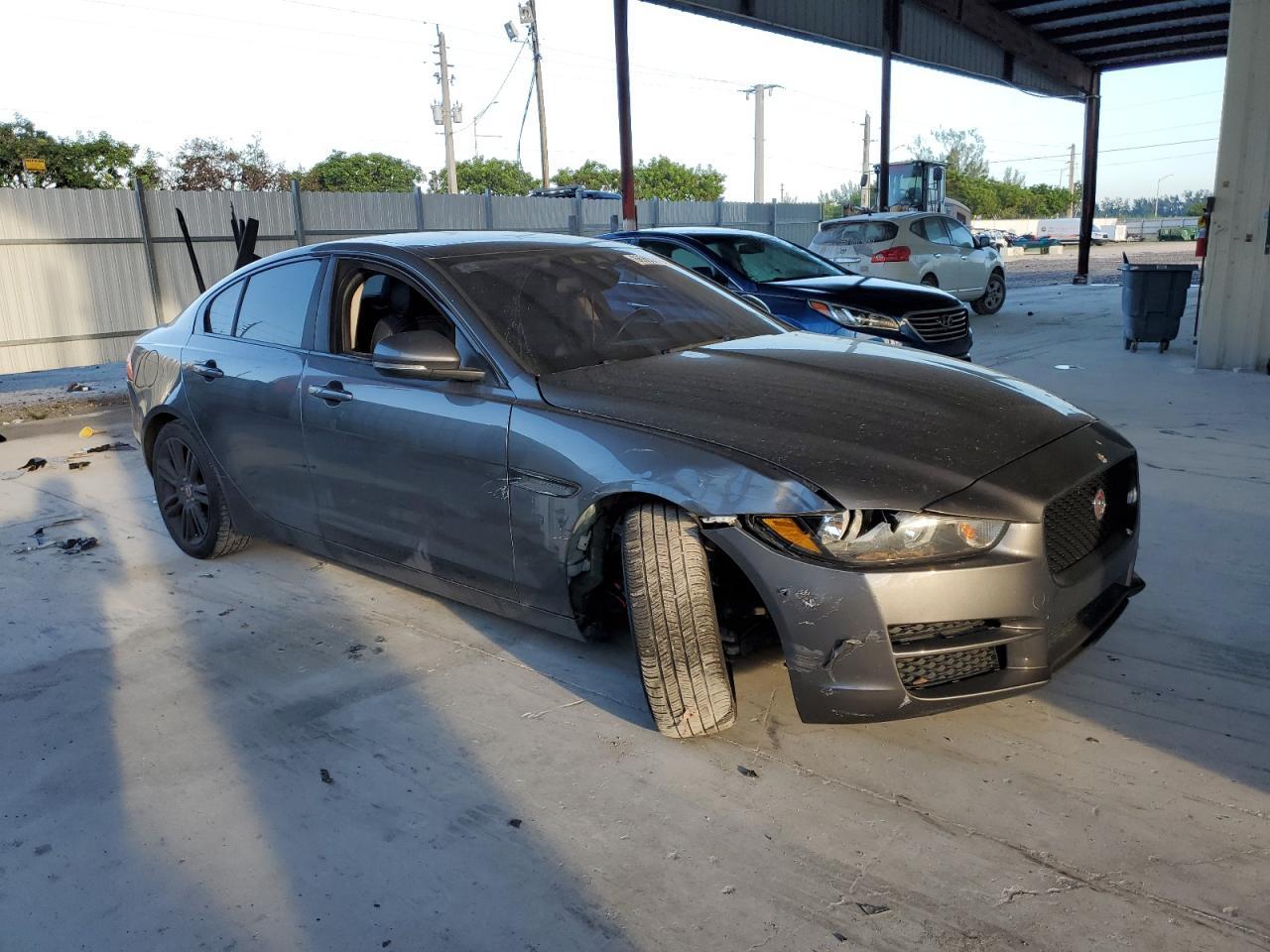 2017 Jaguar Xe Prestige
