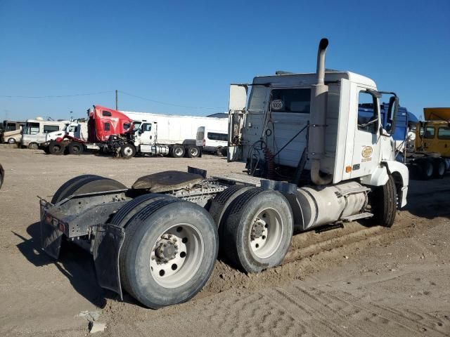 2006 Volvo VNL Semi Truck