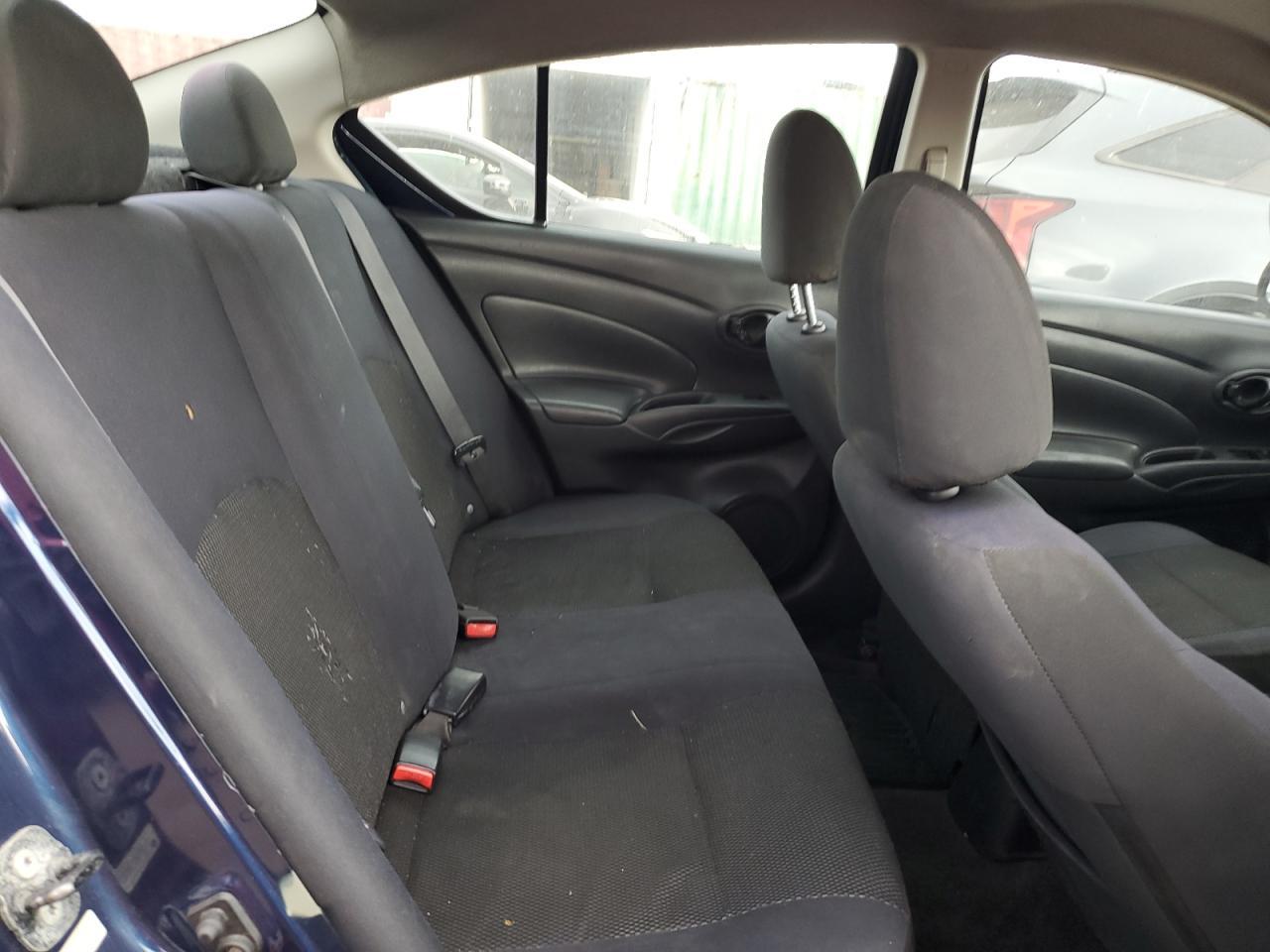 2012 Niss Versa s