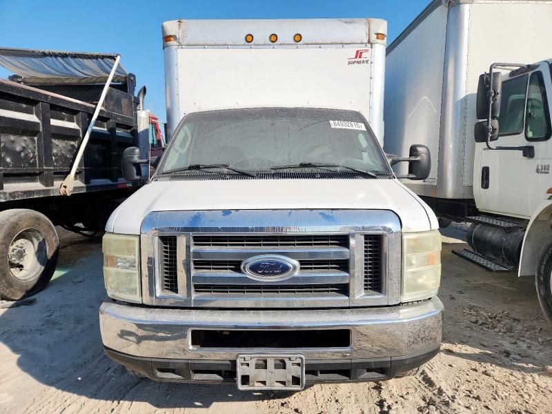 2008 Ford Econoline E450 Super Duty Cutaway Van